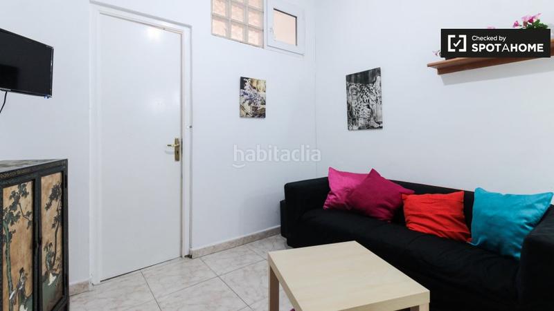 Foto 7911e165-1e36-4a3f-9168-97024f43ff80. Alquiler piso apartamento de 4 dormitorios en alquiler en el Raval, en Barcelona