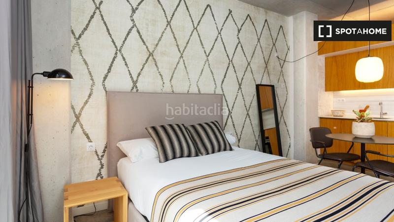 Foto 34f37c25-1993-48da-8403-49bd9657c315. Alquiler piso estudio amueblado en un coliving en Barcelona