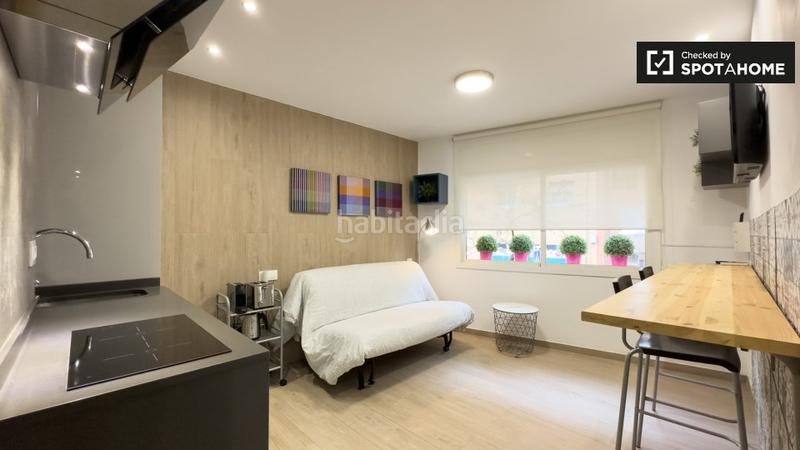 Foto efacce7f-bfc2-4d55-9335-f32d4f00ee6d. Alquiler piso estudio en alquiler en les Roquetes, en Barcelona