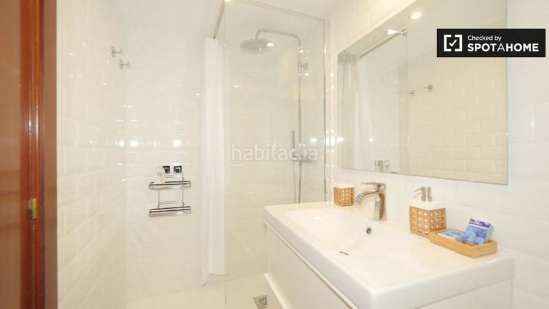 Foto fee8ef85-3603-4a7c-bf05-f0d14df72e50. Alquiler piso estudio en alquiler en el Raval, en Barcelona