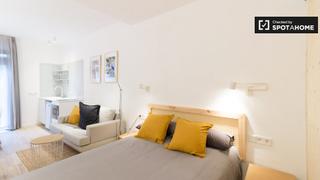 Miete Etagenwohnung in Vallcarca - Penitents. Acogedor estudio sobre jardín con baño en gracia coliving