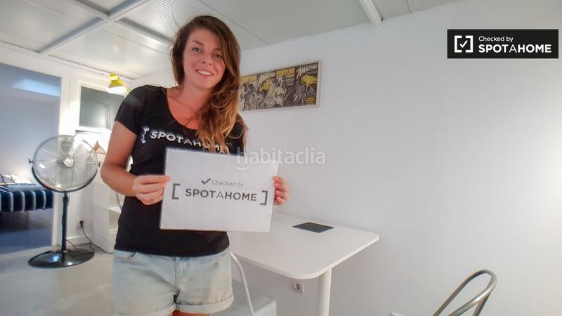 Foto df2987eb-4a85-49a9-b512-9ed1663bc10b. Rent flat with heating in Sants Barcelona