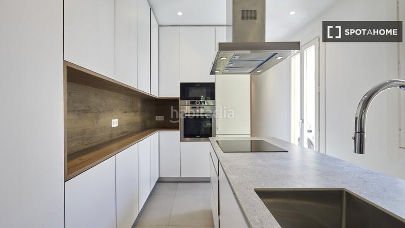 Foto f5d20b40-2e4a-4314-a9e6-17e670ec54b9. Alquiler piso apartamento de 3 dormitorios en alquiler en el barri gotic, en Barcelona