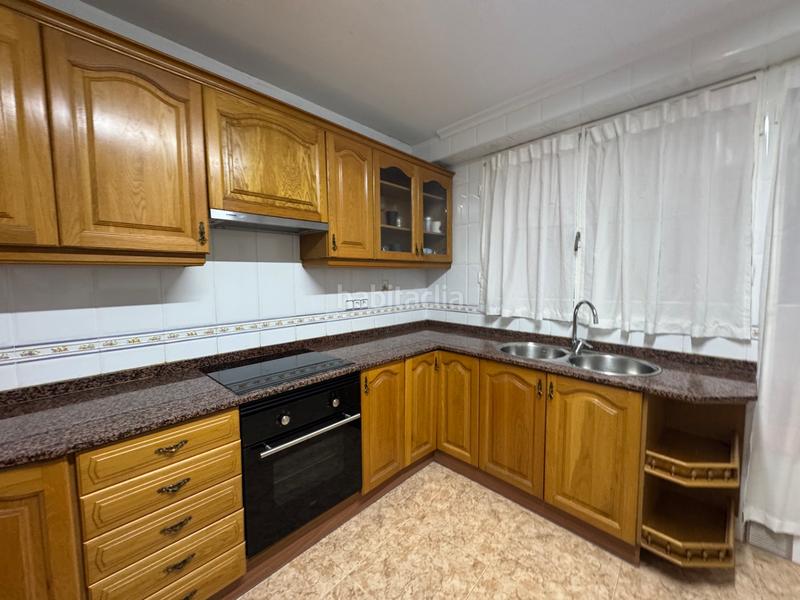Foto 0fc2f0b9-bf8f-4623-ae1c-64a272ed2799. Piso se vende un piso luminoso en gandía, ubicado en la primera planta en Gandia
