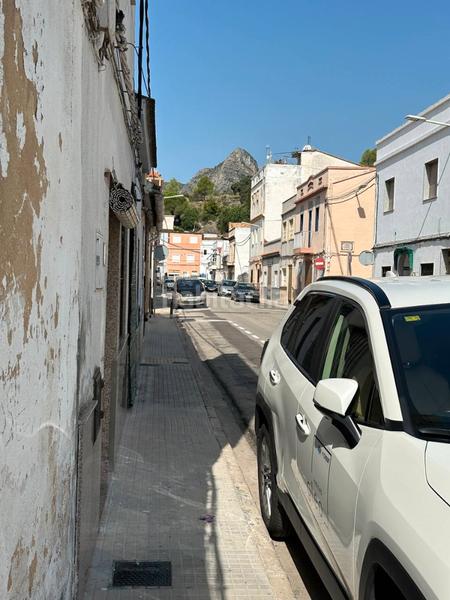 Foto 2f53350f-71ba-47e3-bf0c-a0d30172a47f. Terreno residencial solar urbano con muchas posibilidades, ubicado en una calle tranquila con fácil aparcamiento en superficie. en Gandia