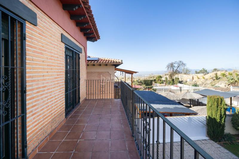 Foto c0f62273-f33b-4a04-bc57-ffd4ff1f87e4. Chalet  independiente de 4 dormitorios en nuevo . seminuevo en Jun