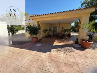 Xalet a Busot. Impresionante chalet en busot con piscina y casa de invitados