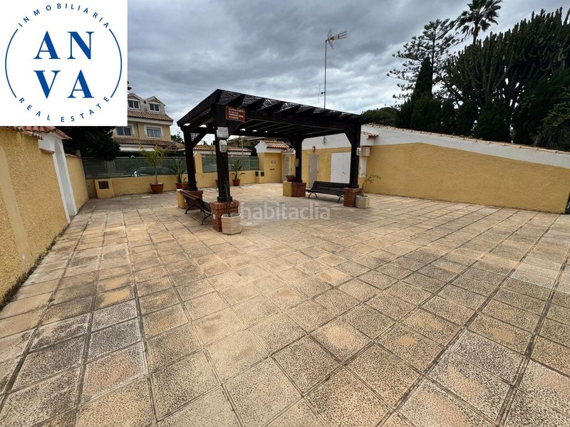 Foto 1291fbeb-87c1-4e53-b4d3-4803d4f40f5a. Casa adossada amb aparcament piscina a La Font-Mezquitas San Juan de Alicante