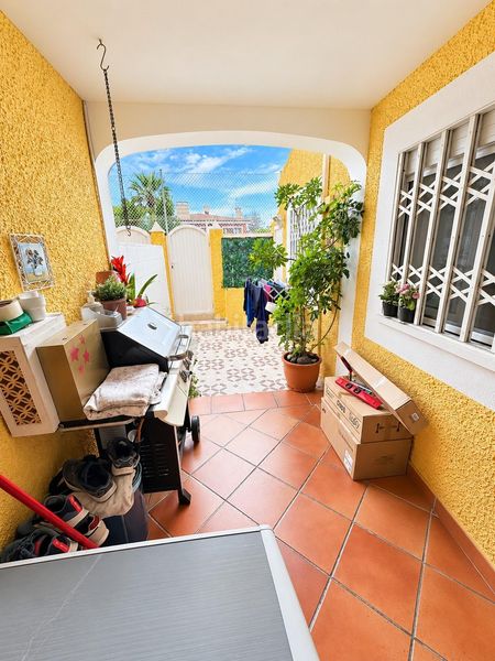 Foto 8eb33e2c-adb1-4cb6-81dc-1c2a77ad0dc6. Casa adossada amb aparcament piscina a La Font-Mezquitas San Juan de Alicante