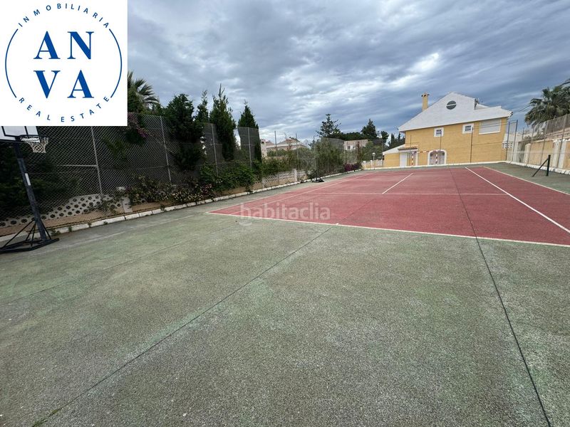 Foto ac8bf7ed-9412-41e6-be83-743c89f81714. Casa adossada amb aparcament piscina a La Font-Mezquitas San Juan de Alicante