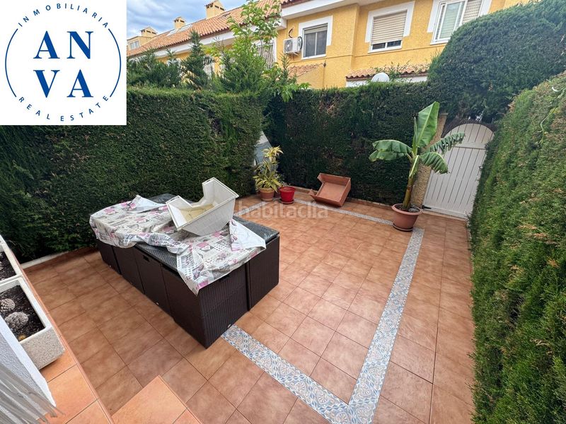 Foto e40c665a-6235-4c21-a6c6-6557490cd060. Casa adossada amb aparcament piscina a La Font-Mezquitas San Juan de Alicante