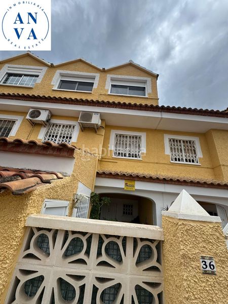 Foto fac83d26-e63d-4e25-aa2a-9002d1a727cc. Casa adossada amb aparcament piscina a La Font-Mezquitas San Juan de Alicante