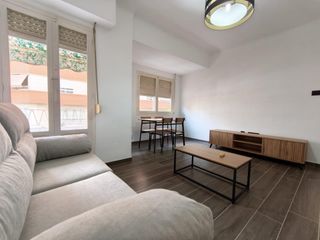 Location Appartement à Benalúa. Piso reformado en benalúa, alicante  alquiler de larga estancia