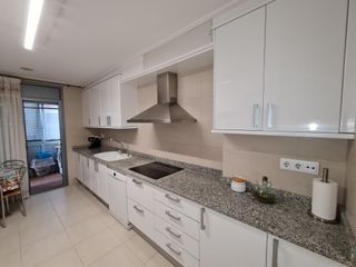 Etagenwohnung in Olot. Piso con 4 habitaciones con ascensor, parking, calefacción y air