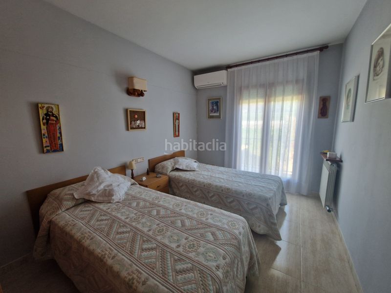 Foto 6ef85a8c-ed1f-4e81-8870-cd85966c391a. Casa adossada amb calefacció aparcament a Olot