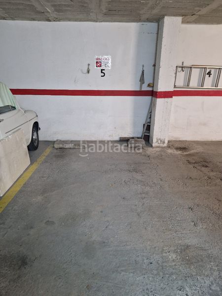 Foto 21be04da-5814-45d3-b2d2-0c55983cb36d. Aparcament cotxe a Olot