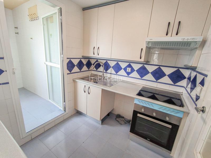 Foto 9d480fde-3b63-4613-911d-9eb20af514f7. Apartament amb calefacció piscina a Playa Poniente Benidorm
