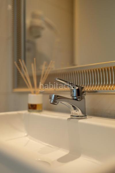 Foto 8ea6f39d-0258-4cdb-8a78-a3c4efea1b31. Apartamento  reformado en segunda línea de playa en levante, en Benidorm
