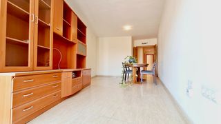 Etagenwohnung  Carrer gabriel miró. Luminoso piso de 3 dormitorios con excelente ubicación en el cen