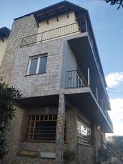 Maison à Carrer costa brava 238. Vivienda con mucho espació !!! (con posibilidad para un hostal).