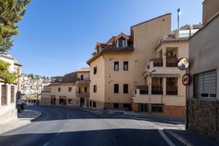 Piso  Calle granada. Esta es tu vivienda. garaje y trastero incluidos