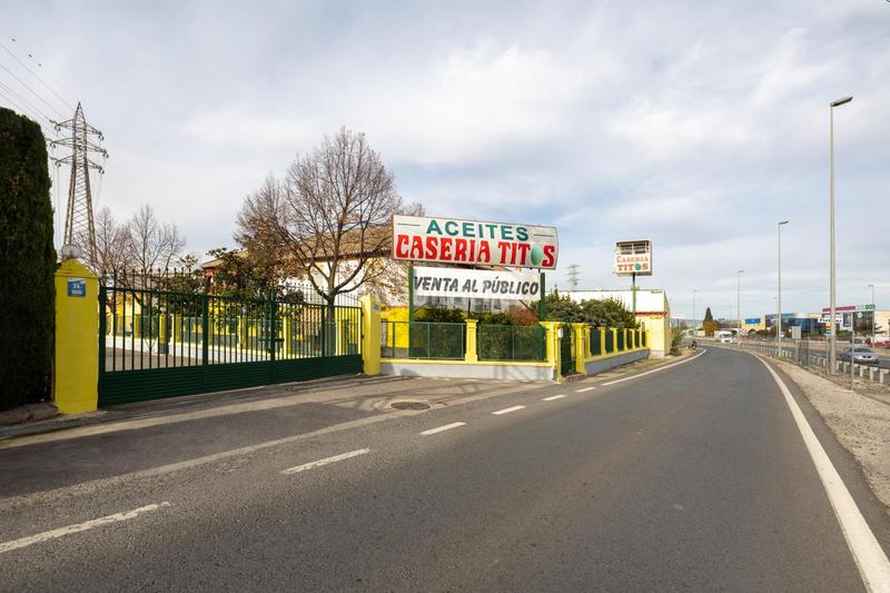 Foto bedbb1bc-f9d7-451b-bf61-88e813f14e16. Masía gran casería , junto a la autovía. en Maracena