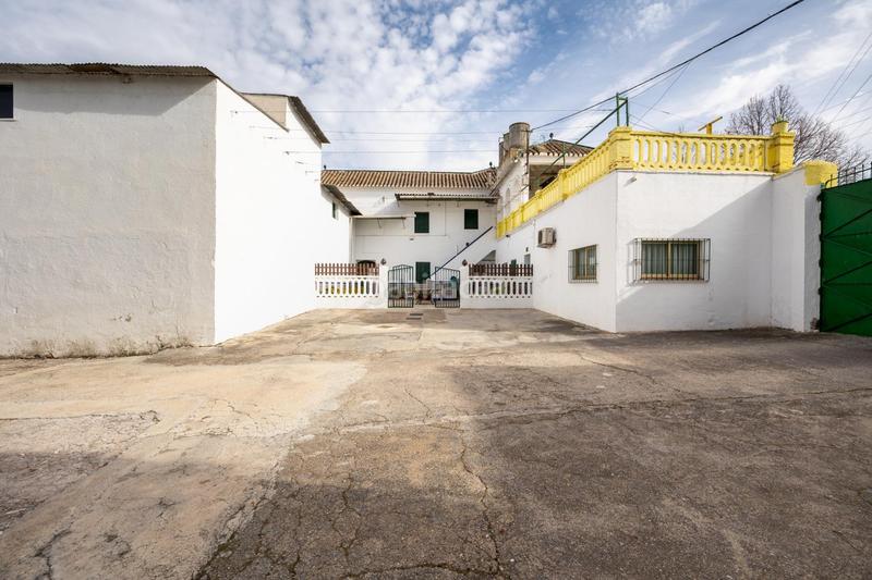 Foto ea1a8d4c-5df6-4342-a05a-9685fdc9eab6. Masía gran casería , junto a la autovía. en Maracena