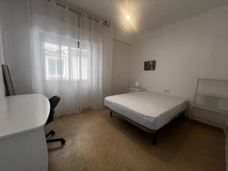 Lloguer Pis  Calle horno de abad. Se alquila piso de 3 habitaciones en el centro de granada, muy c