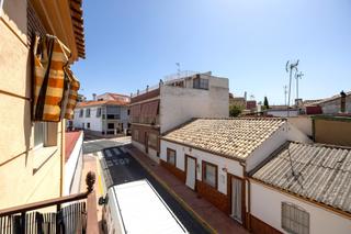 Etagenwohnung  Calle de pablo picasso. Magnifico piso en peligros, muy amplio, tres habitaciones y dos