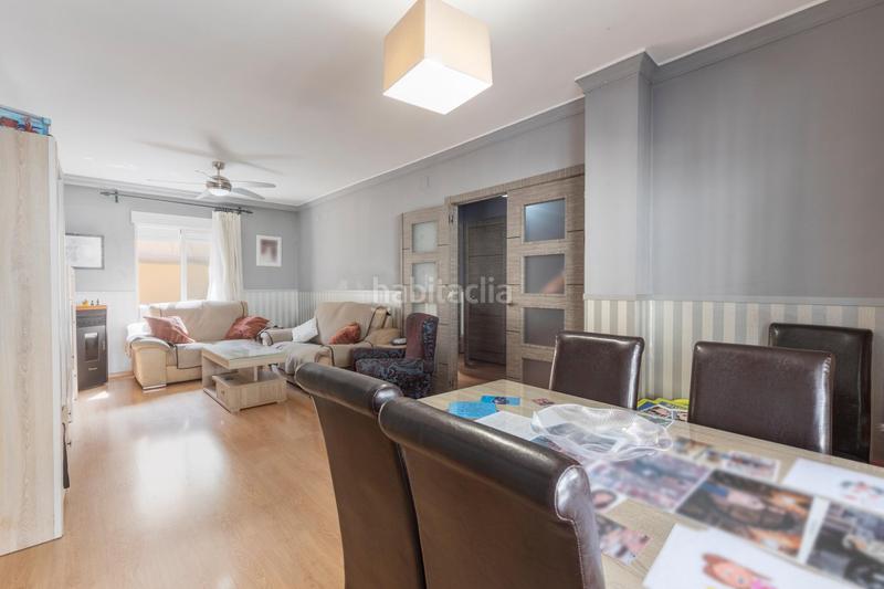 Foto 47527da5-00ef-4cbe-874b-f06bd72d980f. Casa adossada amb aparcament a Maracena