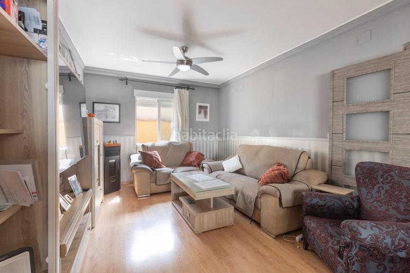 Foto 8be60d2e-2012-467a-8619-a9c88b6fd207. Casa adossada amb aparcament a Maracena