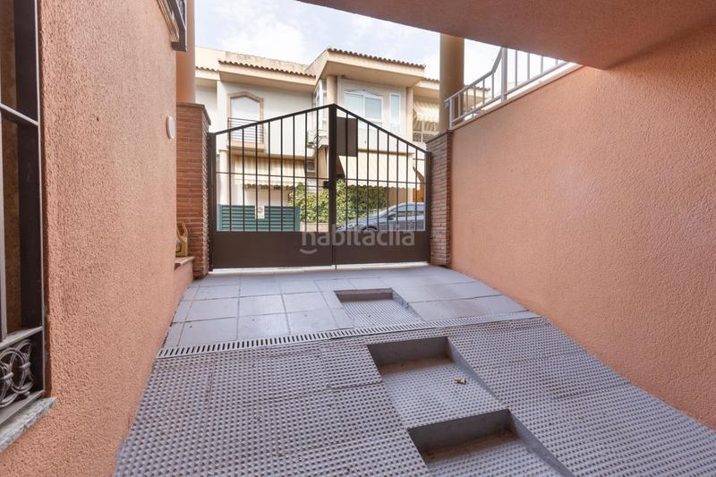Foto b3d3cdfc-121b-49c9-9baa-d0686cd9df53. Casa adossada amb aparcament a Maracena