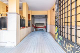 Aparcament cotxe  Calle arandas. Se vende plaza de garaje en pleno centro.