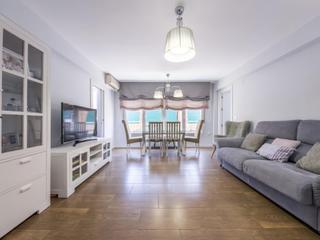 Appartement  Calle palencia 11. Piso reformado con aparcamiento incluido en vergeles.