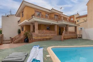 Chalet  Calle de paraguay 21. Gran chalet para quien busca amplitud, calidad y espacio