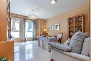 Appartement  Calle obispo hurtado 5. Piso en edificio emblemático de calle obispo hurtado