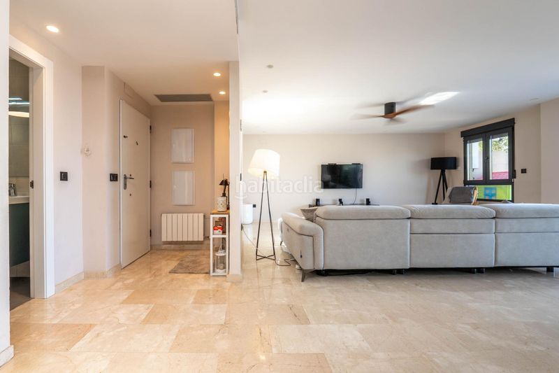 Foto a2a4d2f8-3c83-4227-9523-94223a246db0. Casa aparellada amb aparcament a Cájar