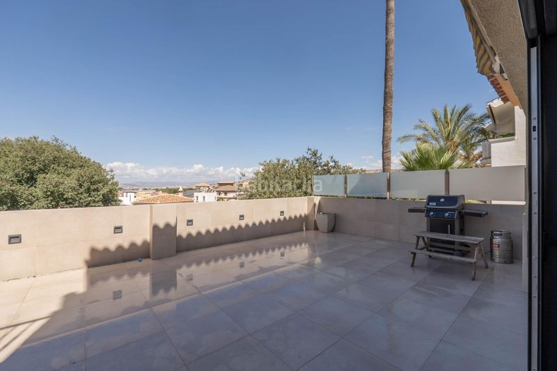 Foto d731ea40-2fee-489e-9af3-d016269fa20b. Casa aparellada amb aparcament a Cájar