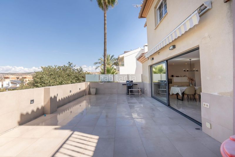 Foto f2b9f170-a90c-4b7e-a3e7-fb1d2d2bfdd4. Casa aparellada amb aparcament a Cájar