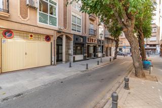 Aparcament cotxe a Calle martín bohórquez 21. Cochera en venta en el centro de granada