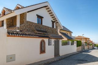 Chalet  Cerrillo redondo. Amplia y moderna casa en cumbres verdes, la zubia  oportunidad ú