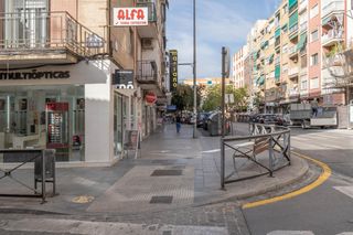 Piso  Calle juan de la cierva. Increible piso reformado en el zaidin