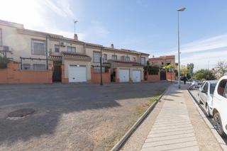 Reihenhaus  Calle parroco jose rguez (cer). !!bonita casa adosada en el barrio de los periodistas, granada!!