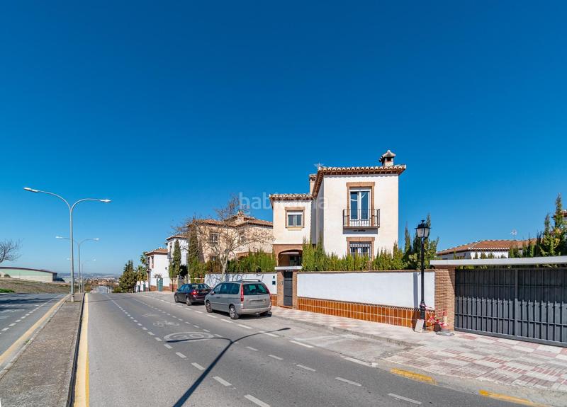 Foto cfc7e6bd-a2c4-4c7e-9475-83d52afe16b9. Chalet casa unifamiliar haciendo esquina en La Zubia Ciudad Zubia (La)