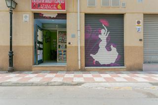 Local commercial  Calle calle generalife. Se vende local comercial en funcionamiento como  academia de fla