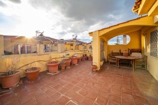 Casa aparellada  Calle paris. Magnífica pareada en esquina