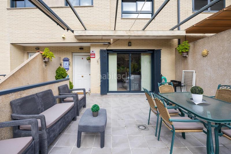 Foto 1388759c-af43-4322-aaea-7961a8b0769c. Casa adossada amb calefacció aparcament a Crta. De la Sierra Granada