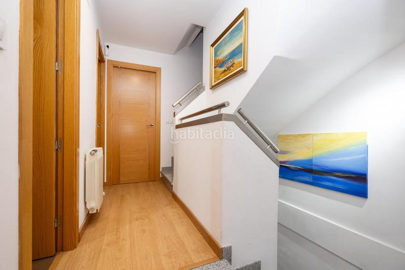 Foto 6586c6e3-f849-46c8-b7dd-945a0b58fe52. Casa adossada amb calefacció aparcament a Crta. De la Sierra Granada