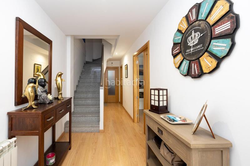 Foto d50bbb28-52c3-4cb8-b722-df3d19f725a9. Casa adossada amb calefacció aparcament a Crta. De la Sierra Granada