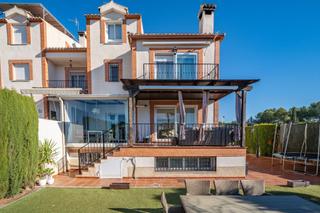 Haus  Calle ernesto sabato (cub). Espectacular chalet